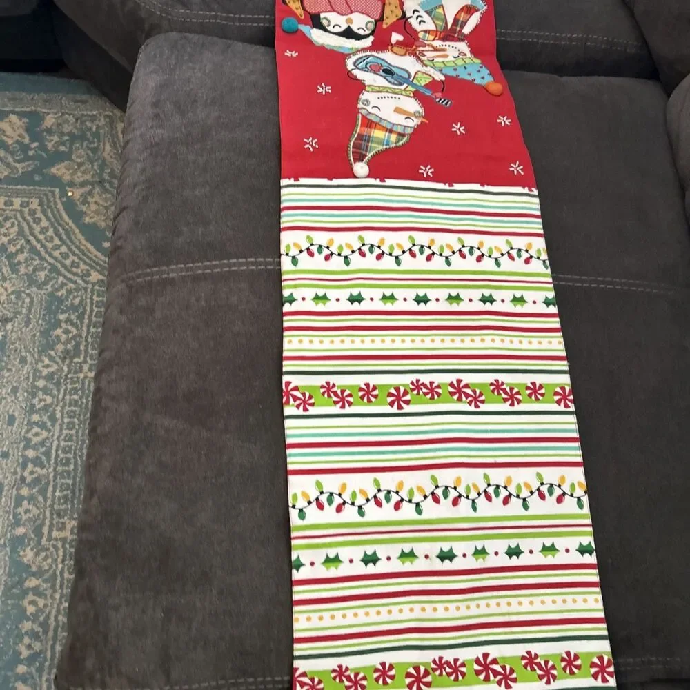 Pier 1 Imports Christmas Snowmen Penguins Beaded Table‎ Runner Holiday Decor 72”